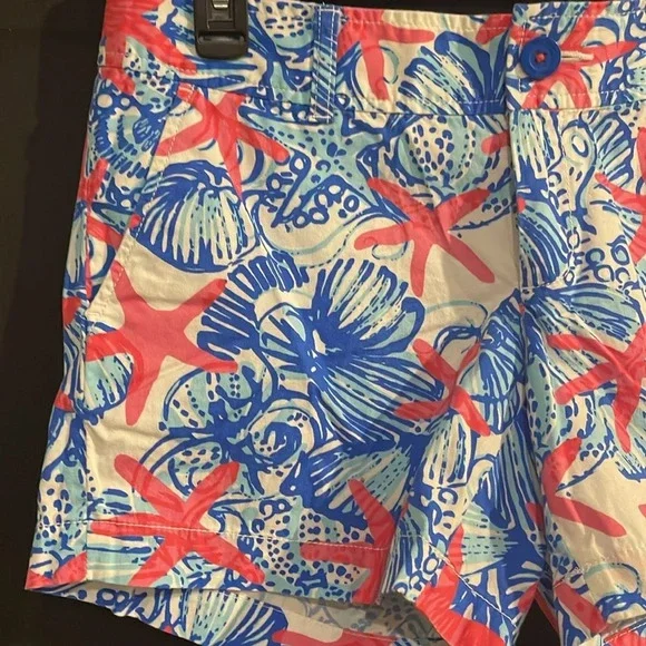 Like new Lilly Pulitzer The Callahan Short Size 4 in She Sells Seashells - Picture 2 of 9